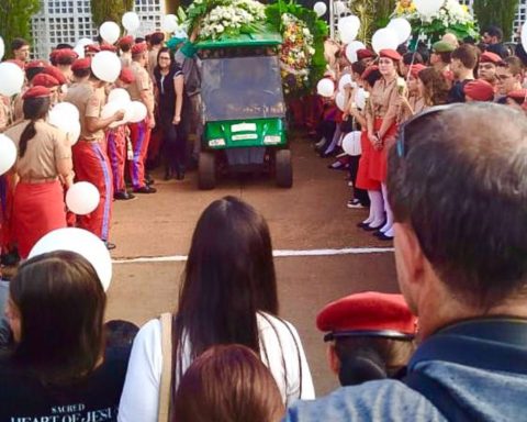 Burial of young man stabbed in DF marked by demand for justice