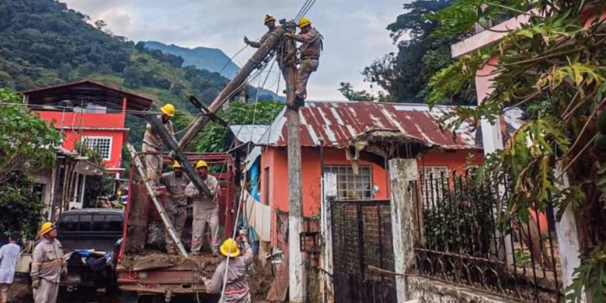 CFE reports 100% restoration of electricity in states affected by rains