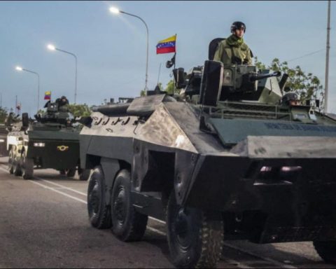 Cabello affirms that the weapons "are held by the people" in the face of "threats" from the US