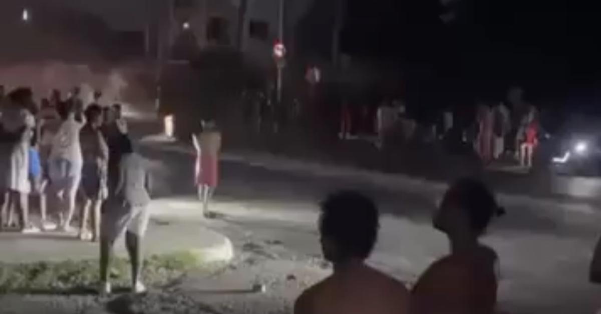 Cacerolazos and street cuts in Marianao manage to return the light after four days of blackouts