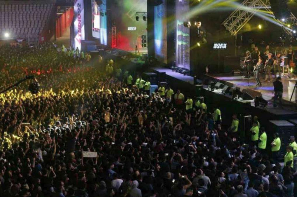 Can food and drinks be brought to concerts?