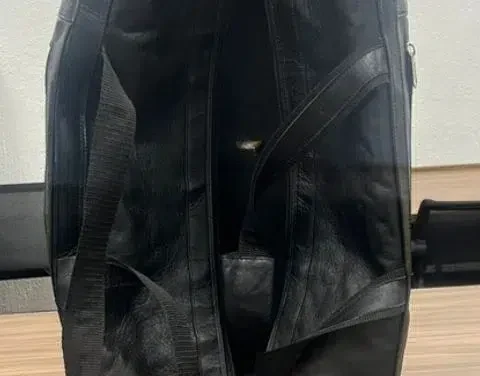 La maleta con doble forro que contenía la cocaína