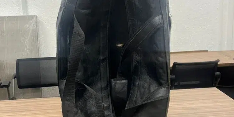 La maleta con doble forro que contenía la cocaína