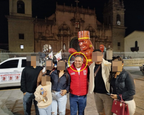 Candidate from the erotic huaco is still a fugitive and uses Vizcarra's strategy to register his electoral plan