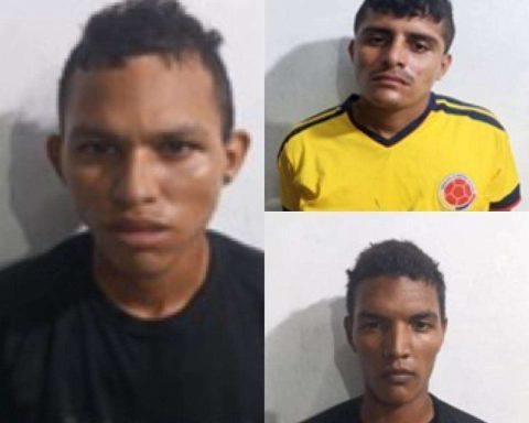 Captured teenager accused of planning the murder of her mother