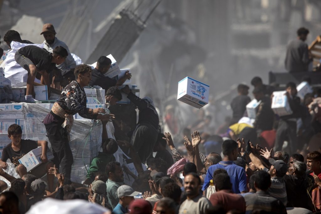 Ceasefire in Gaza does not stop deaths, as humanitarian aid arrives in the Palestinian enclave