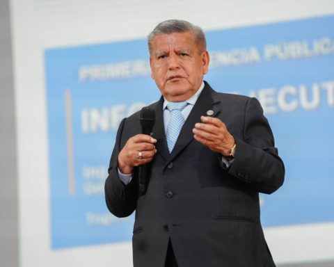 César Acuña announces that he will run for the Presidency of the Republic