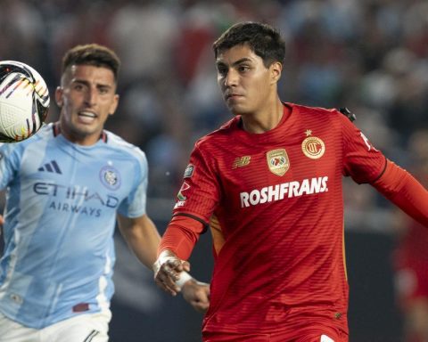 Champion Toluca draws against Tijuana and remains at the top of the Apertura
