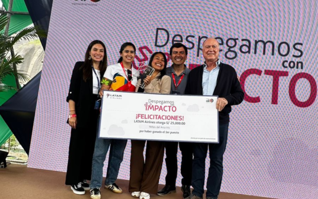 Children of the Rainbow Foundation wins award at Sustainable Peru summit