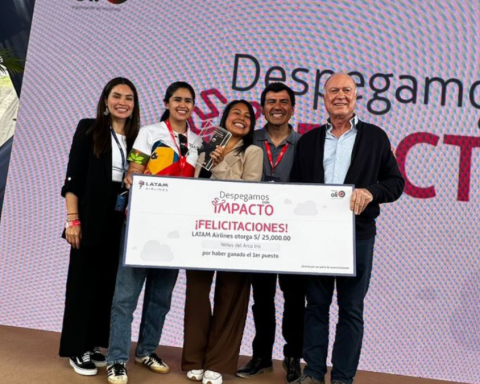 Children of the Rainbow Foundation wins award at Sustainable Peru summit