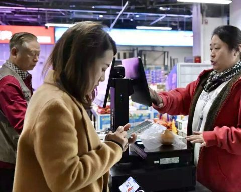 China's growth slows due to drop in domestic consumption and trade tensions