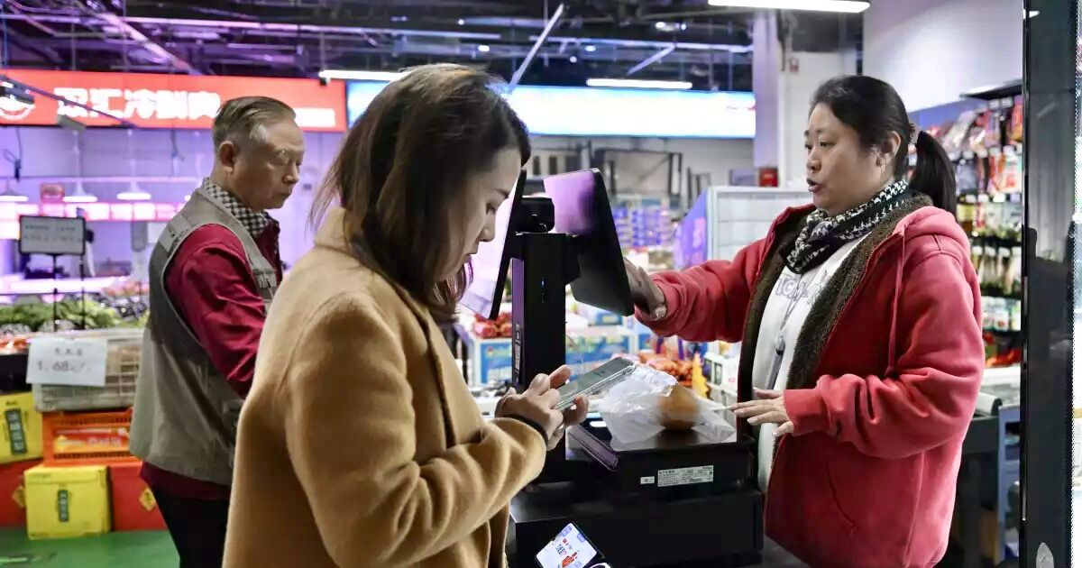 China's growth slows due to drop in domestic consumption and trade tensions