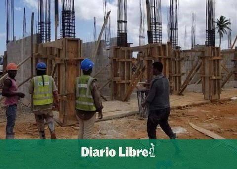 Cibao builders denounce abuses in Immigration operations