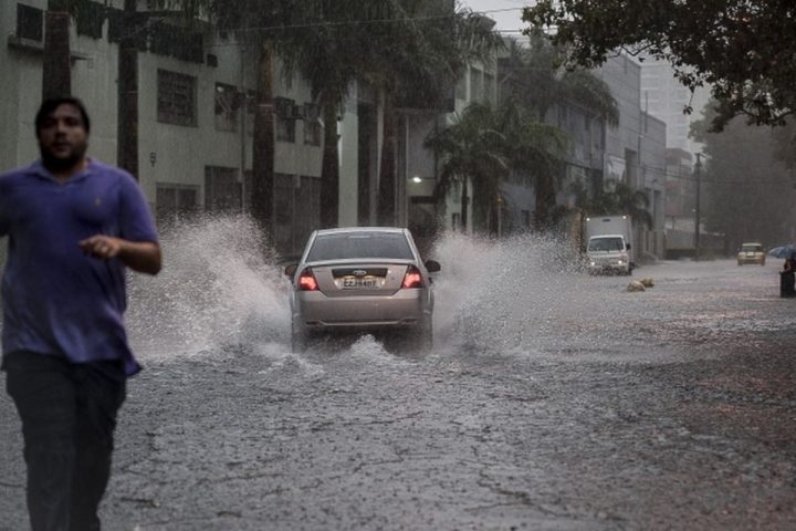 Civil Defense issues severe storm warning for São Paulo capital