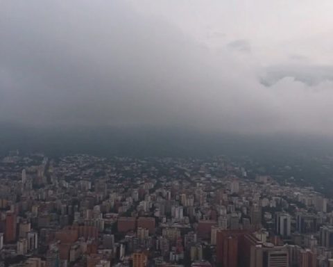 Cloudiness with rain is expected this Sunday in much of the country