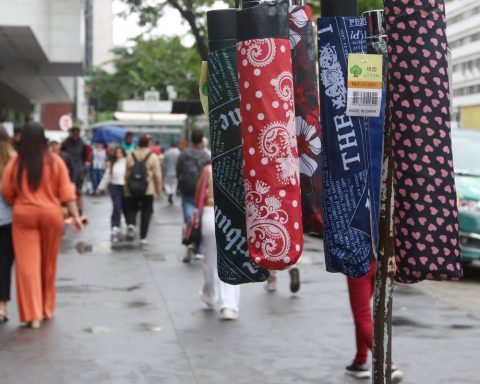Cold front arrives in São Paulo from Monday with rain and winds