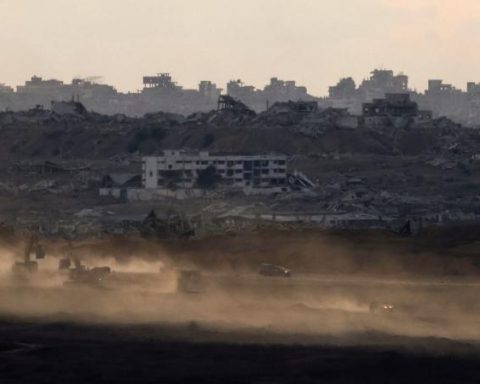 Colombia evaluates Petro's order to send seized gold to Gaza to 'rebuild' it