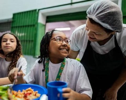 Comptroller warns of deficit in PAE and warns of risk for 1.6 million students