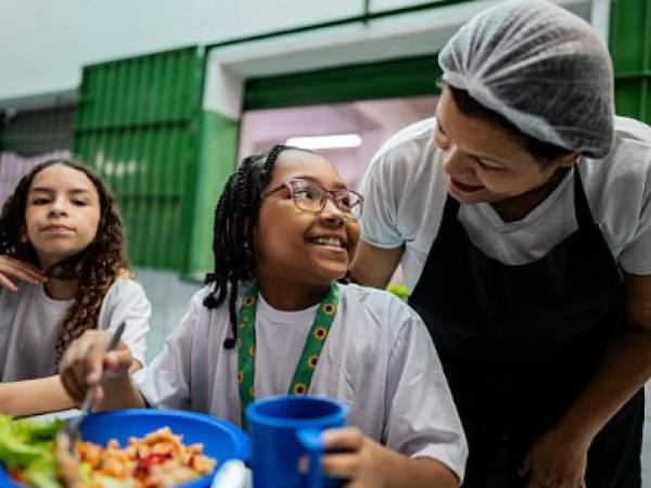 Comptroller warns of deficit in PAE and warns of risk for 1.6 million students