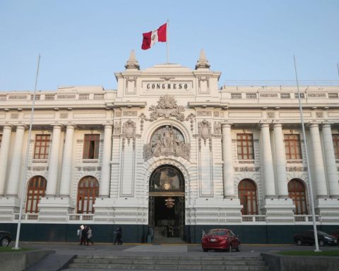 Congress now wants to get into workers' tips