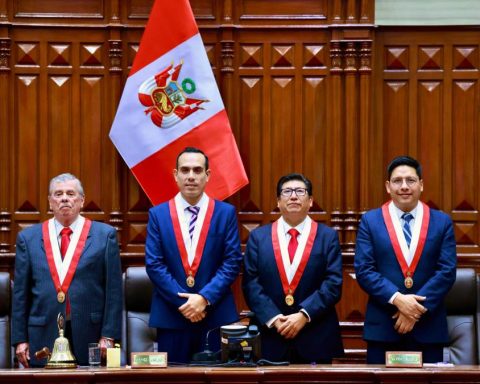 Congress rejected a motion of censure against the Board of Directors chaired by Fernando Rospigliosi