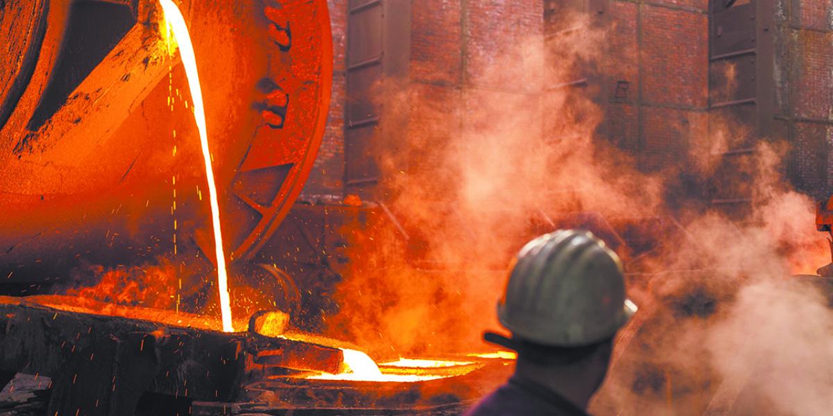 Copper rises 1% and approaches $11,000 on supply concerns