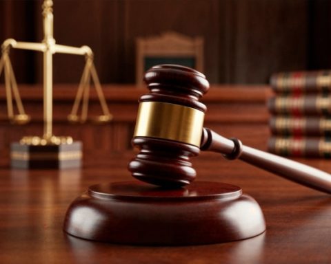 Court confirms a domiciliary prison sentence for a woman 87 years for messes with the DIAN