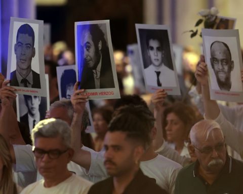Crowded Sé Cathedral commemorates 50 years since Herzog's murder