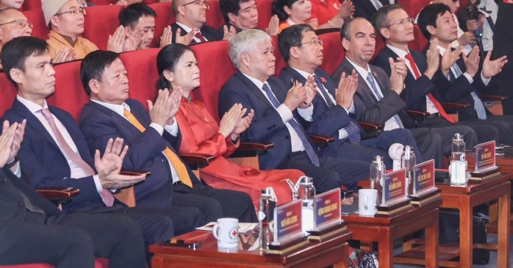 Cuba passes the hat and Vietnam deposits 21 million dollars