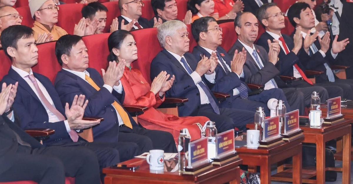 Cuba passes the hat and Vietnam deposits 21 million dollars
