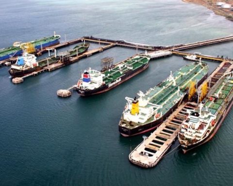 Cuba received in September the largest amount of Venezuelan oil of the year, in addition to Russian oil