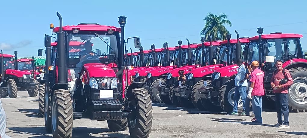 Cuban government sells new tractors to tobacco producers