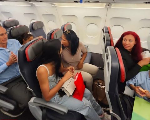 Cuban opponent José Daniel Ferrer leaves Cuba for the United States