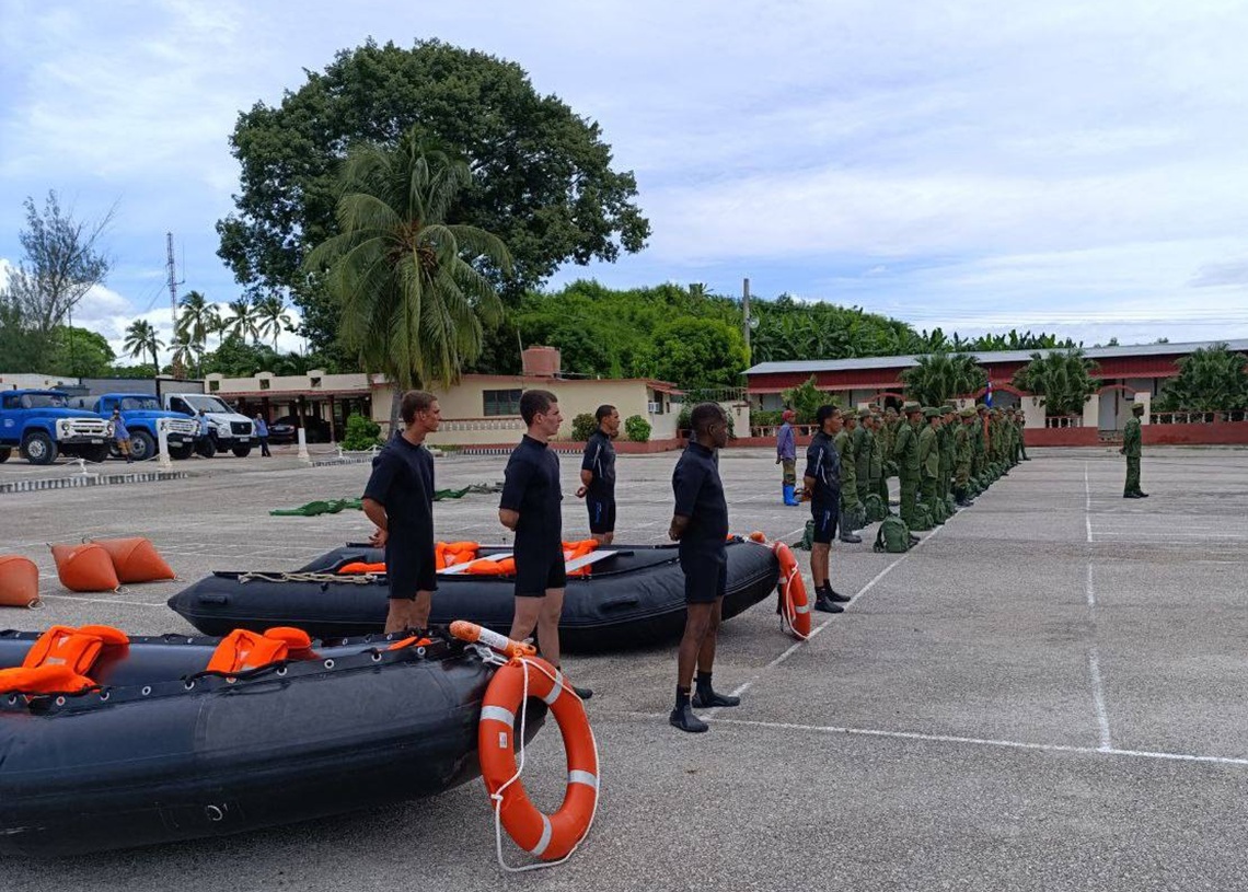 Cuban soldiers are getting ready for rescue tasks, while some 650 thousand evacuees are expected by Melissa
