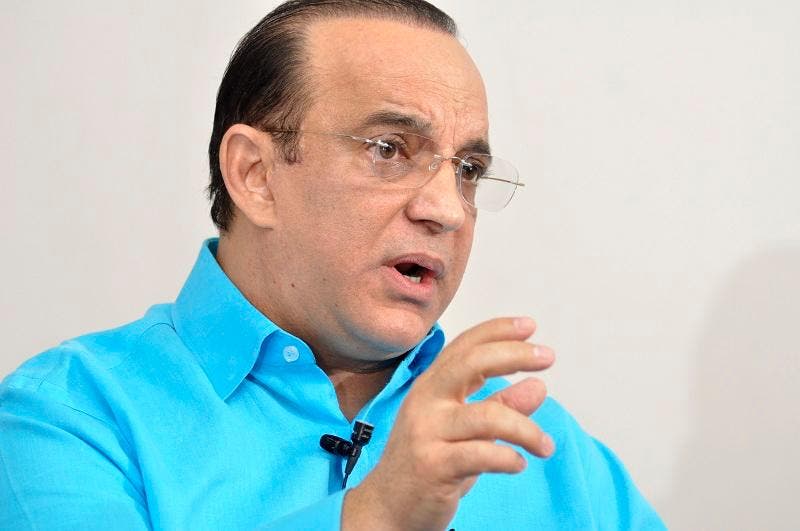 RD en riesgo de “hipoteca perpetua” por endeudamiento, según Quique Antún