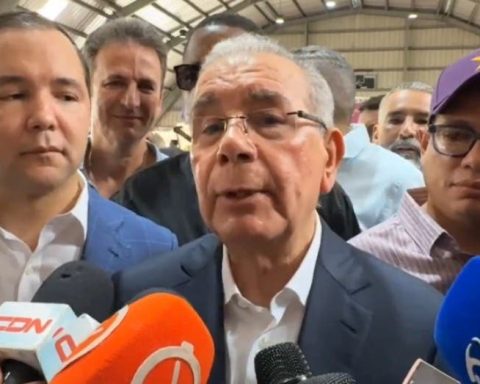 Danilo advierte a Abinader: “Debe revisar su nivel de gasto, la economía no resiste ese ritmo”