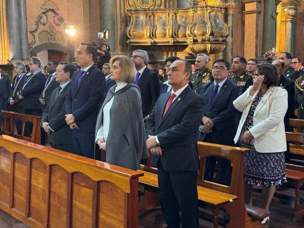 Dina Boluarte and López Aliaga did not attend Mass of the Nation of the Lord of the Miracles officiated by Cardinal Castillo