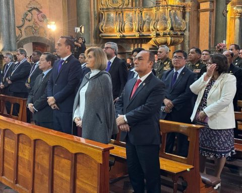 Dina Boluarte and López Aliaga did not attend Mass of the Nation of the Lord of the Miracles officiated by Cardinal Castillo