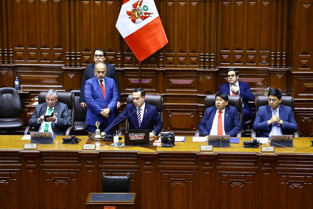 Dina Boluarte with one foot outside the Executive: What is the presidential vacancy process like?