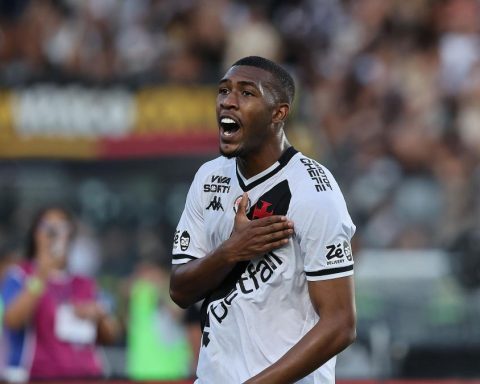 Diniz, Vasco's coach, is clamoring to see him with Brazil: "He is the most complete striker in Brazilian football"