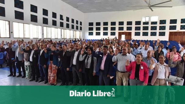 District commissions for teacher performance evaluation sworn