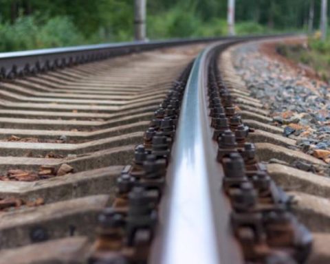 Documents published to contract technical feasibility of two key railway projects