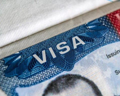 Does Petro's inclusion on the Clinton list affect trips to the US by Colombian citizens?