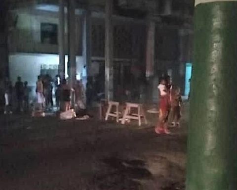 Dozens of people blocked streets and asked "current" During the Havana blackout