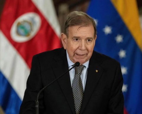 Edmundo González condemned attack against activists in Bogotá