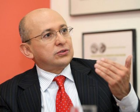 Eduardo Montealegre presented 'irrevocable' resignation as Minister of Justice