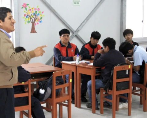 Education Commission approves salary increase for teachers