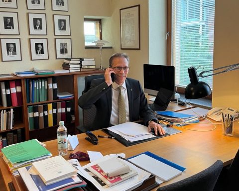 Eeuu and Japan scientists win the Nobel Prize for Medicine for their research on the immune system