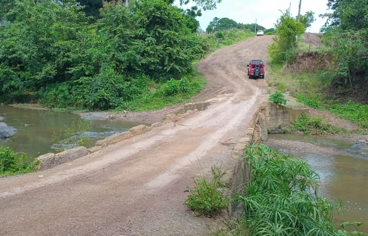 El Cuey mourners await miracles