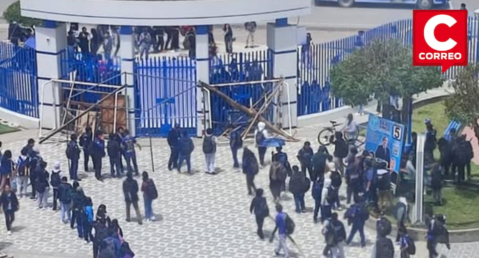 Electrical Engineering students took over the UNCP campus due to a dispute with Metallurgy students